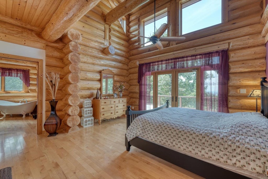 Blairsville, Georgia, 30512, United States, 4 Bedrooms Bedrooms, ,6 BathroomsBathrooms,Residential,Active,1934771