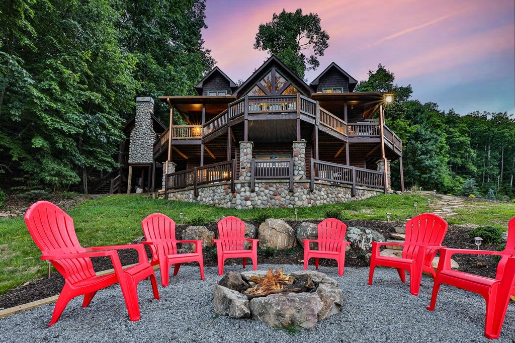 Blue Ridge, Georgia, 30513, United States, 4 Bedrooms Bedrooms, ,4 BathroomsBathrooms,Residential,Active,1998761