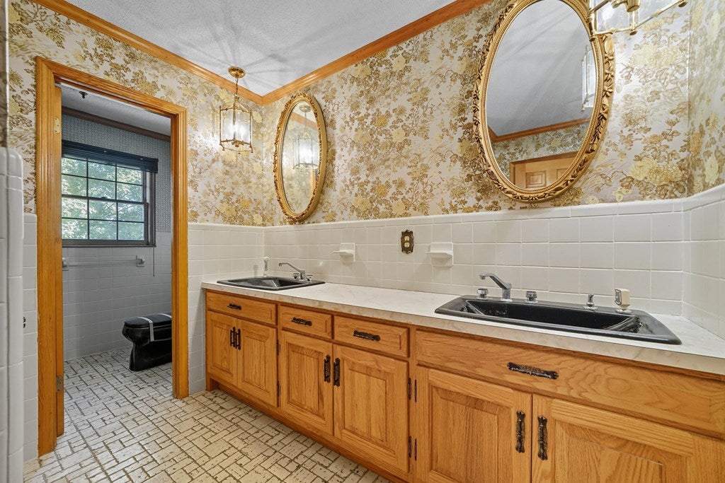 Ellijay, Georgia, 30540, United States, 4 Bedrooms Bedrooms, ,4 BathroomsBathrooms,Residential,Active,1954327