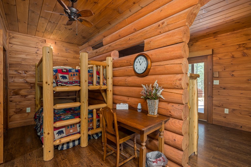 Murphy, North Carolina, 28906, United States, 4 Bedrooms Bedrooms, ,7 BathroomsBathrooms,Residential,Active,1748698