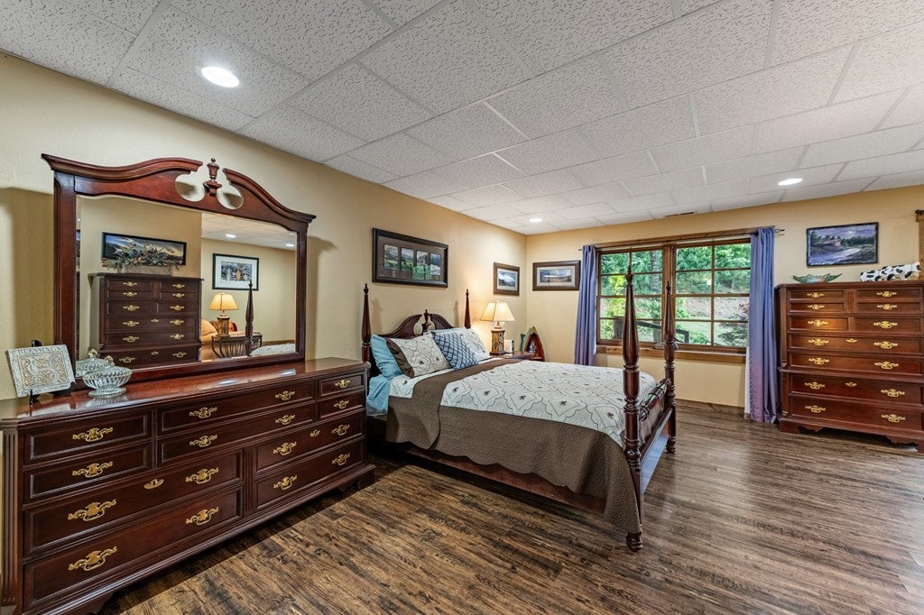 Brasstown, North Carolina, 28902, United States, 4 Bedrooms Bedrooms, ,5 BathroomsBathrooms,Residential,Active,1810516