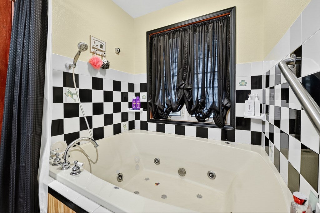 Mineral Bluff, Georgia, 30559, United States, 4 Bedrooms Bedrooms, ,3 BathroomsBathrooms,Residential,Active,1899865