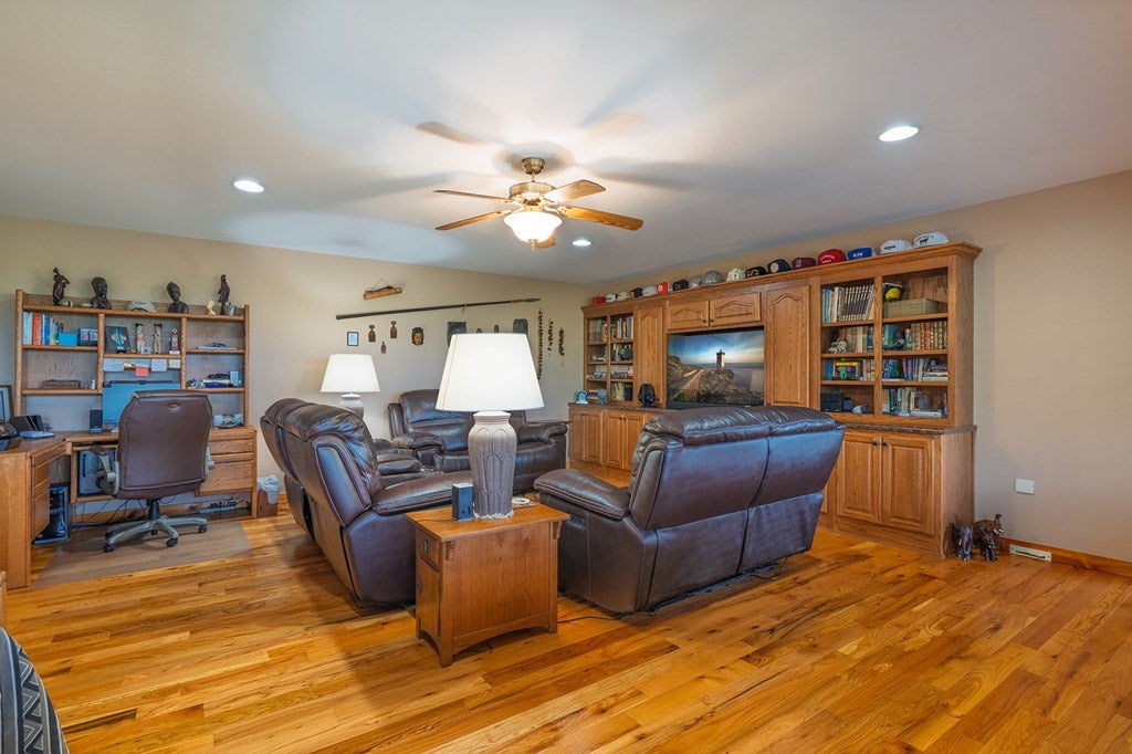 Copperhill, Tennessee, 37317, United States, 5 Bedrooms Bedrooms, ,6 BathroomsBathrooms,Residential,Active,1871227
