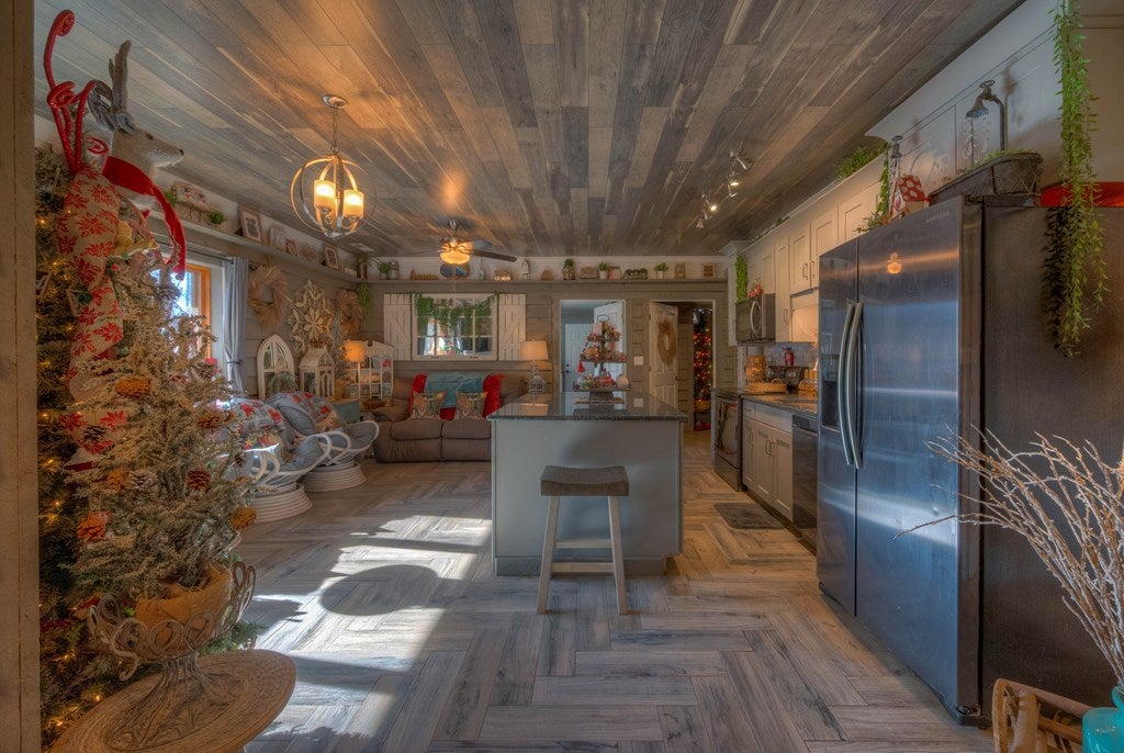 Hiawassee, Georgia, 30546, United States, 3 Bedrooms Bedrooms, ,2 BathroomsBathrooms,Residential,Active,2007353