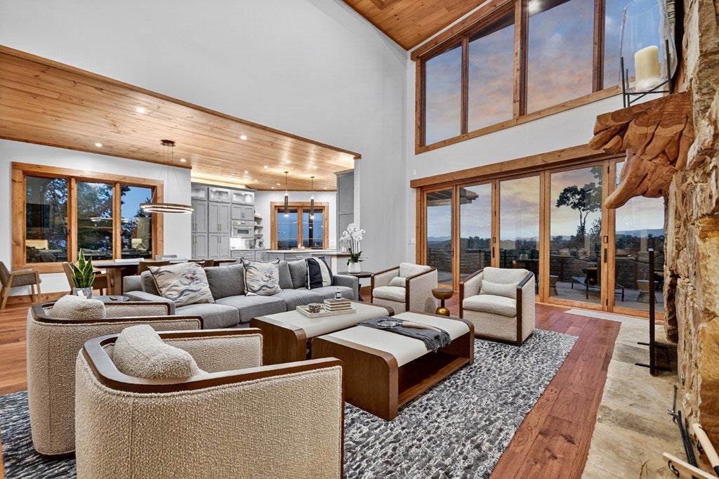 Blue Ridge, Georgia, 30513, United States, 5 Bedrooms Bedrooms, ,5 BathroomsBathrooms,Residential,Active,1945259