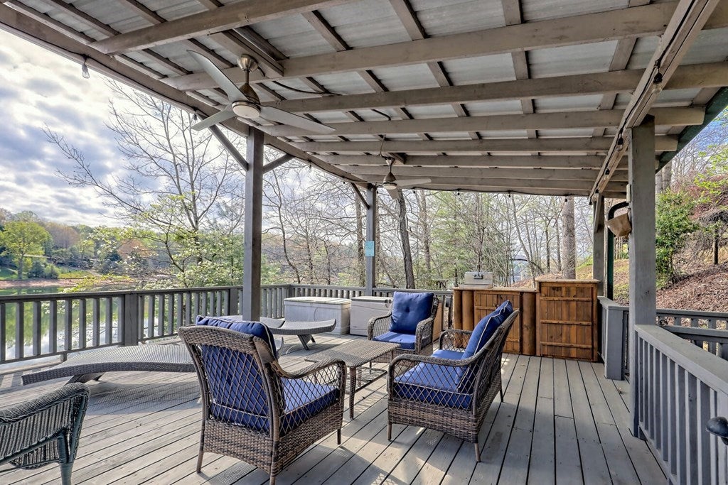 Blairsville, Georgia, 30512, United States, 3 Bedrooms Bedrooms, ,6 BathroomsBathrooms,Residential,Active,1920218