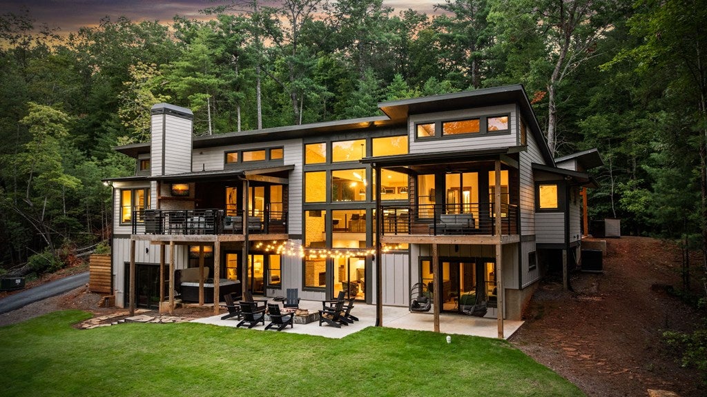 Ellijay, Georgia, 30540, United States, 5 Bedrooms Bedrooms, ,6 BathroomsBathrooms,Residential,Active,1914794