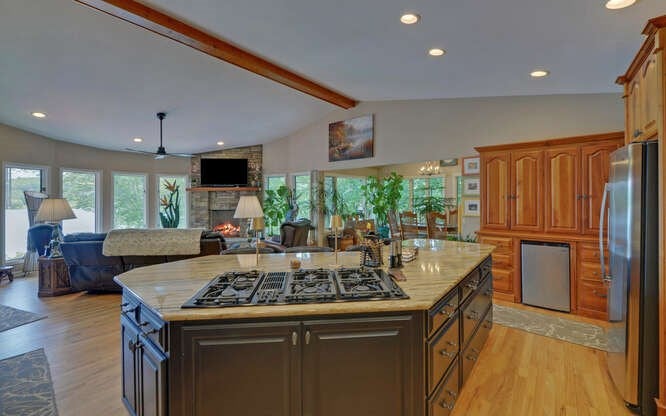 Hiawassee, Georgia, 30546, United States, 4 Bedrooms Bedrooms, ,3 BathroomsBathrooms,Residential,Active,1863263