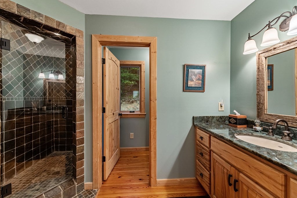 Morganton, Georgia, 30560, United States, 4 Bedrooms Bedrooms, ,5 BathroomsBathrooms,Residential,Active,1952626