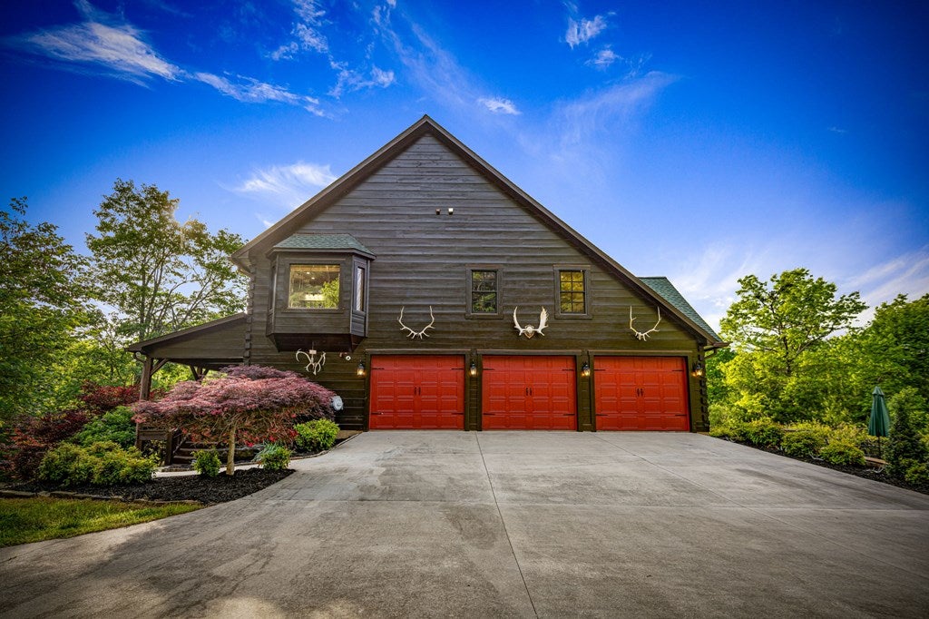 Brasstown, North Carolina, 28902, United States, 4 Bedrooms Bedrooms, ,5 BathroomsBathrooms,Residential,Active,1810516