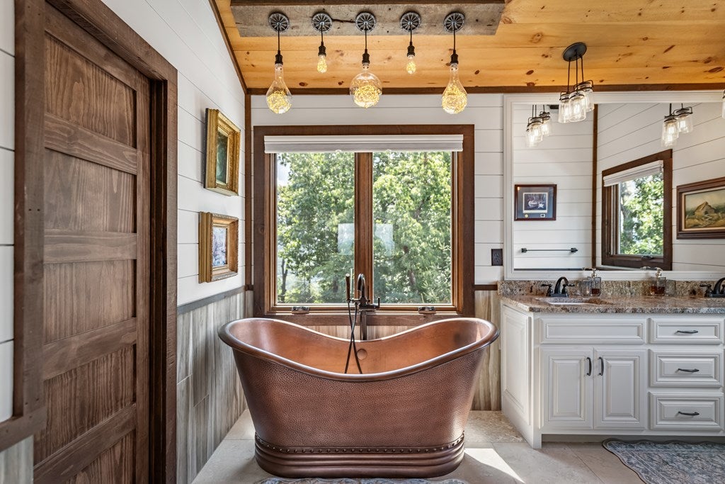 Blue Ridge, Georgia, 30513, United States, 4 Bedrooms Bedrooms, ,5 BathroomsBathrooms,Residential,Active,1904743