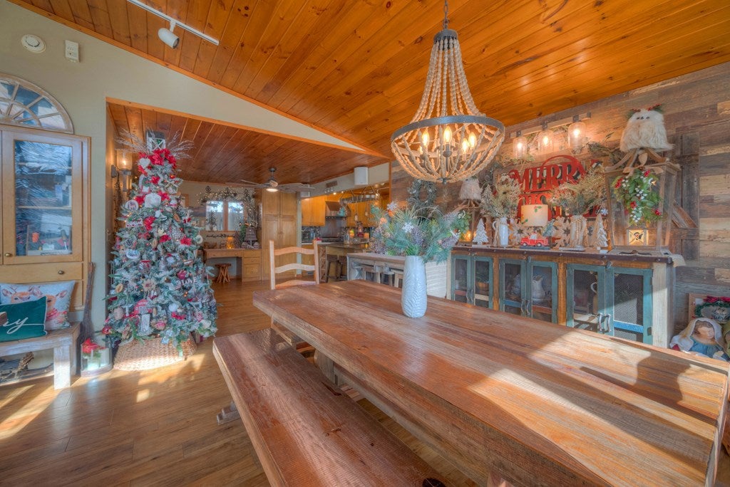 Hiawassee, Georgia, 30546, United States, 3 Bedrooms Bedrooms, ,2 BathroomsBathrooms,Residential,Active,2007353