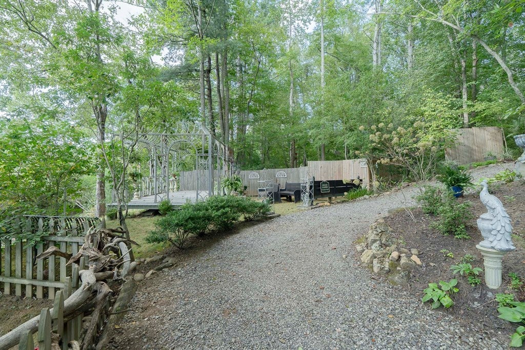 Blairsville, Georgia, 30512, United States, 5 Bedrooms Bedrooms, ,6 BathroomsBathrooms,Residential,Active,1944103
