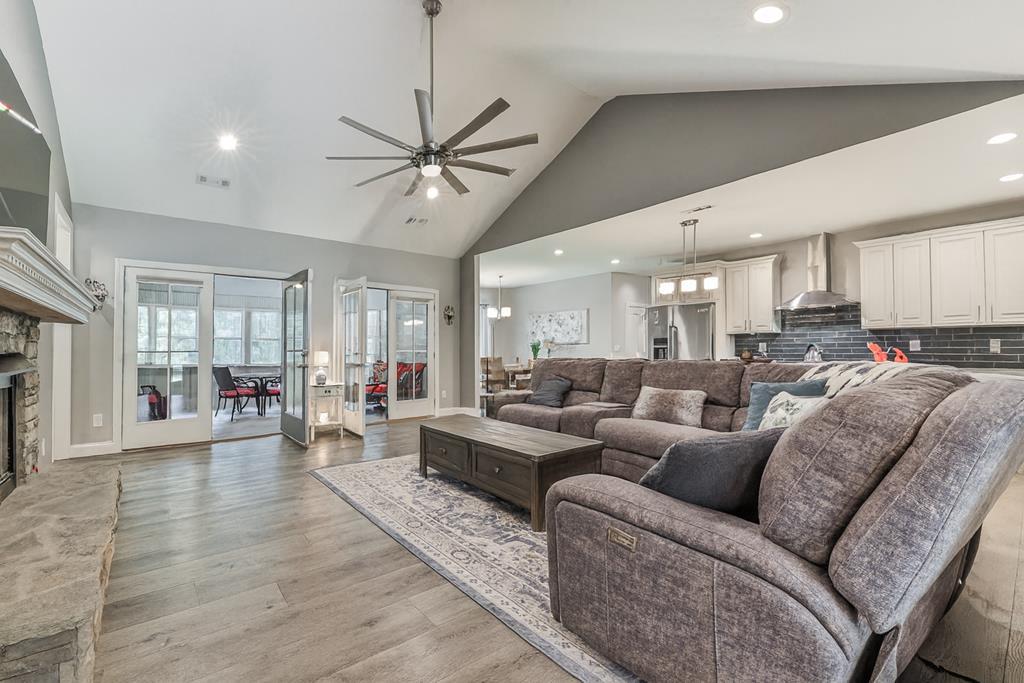 Ellijay, Georgia, 30540, United States, 4 Bedrooms Bedrooms, ,5 BathroomsBathrooms,Residential,Active,1929440
