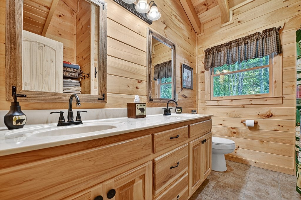 Ellijay, Georgia, 30536, United States, 2 Bedrooms Bedrooms, ,2 BathroomsBathrooms,Residential,Active,1946315
