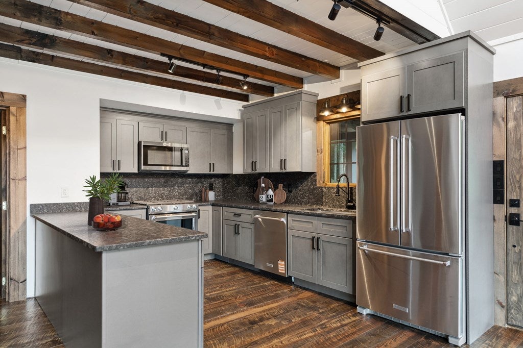 Blue Ridge, Georgia, 30513, United States, 3 Bedrooms Bedrooms, ,4 BathroomsBathrooms,Residential,Active,2008330