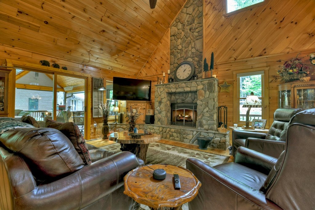 Morganton, Georgia, 30560, United States, 4 Bedrooms Bedrooms, ,6 BathroomsBathrooms,Residential,Active,1944072