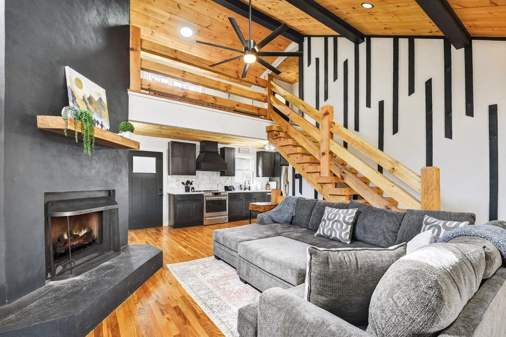 Blue Ridge, Georgia, 30513, United States, 3 Bedrooms Bedrooms, ,3 BathroomsBathrooms,Residential,Active,2029742