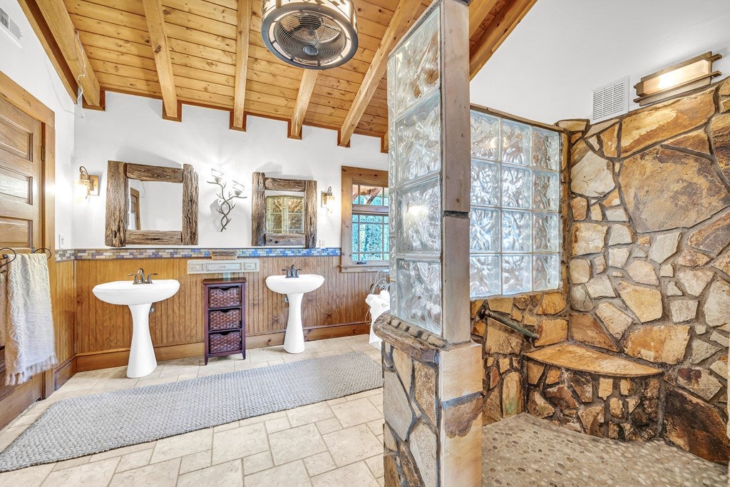 Cherry Log, Georgia, 30522, United States, 4 Bedrooms Bedrooms, ,5 BathroomsBathrooms,Residential,Active,1959948