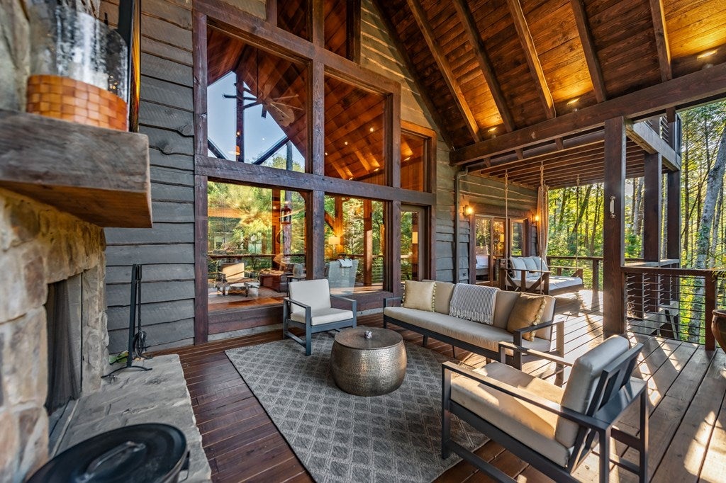 Blue Ridge, Georgia, 30513, United States, 3 Bedrooms Bedrooms, ,5 BathroomsBathrooms,Residential,Active,2007011