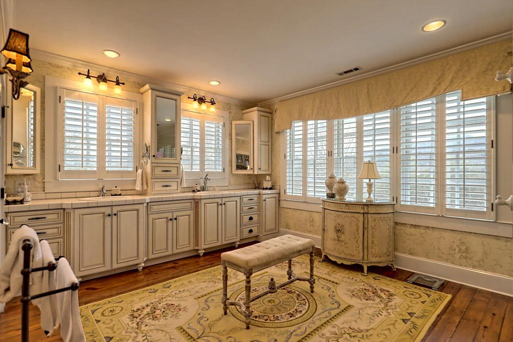 Young Harris, Georgia, 30582, United States, 4 Bedrooms Bedrooms, ,5 BathroomsBathrooms,Residential,Active,1945371