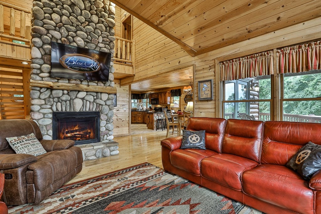 Blue Ridge, Georgia, 30513, United States, 4 Bedrooms Bedrooms, ,4 BathroomsBathrooms,Residential,Active,1998761