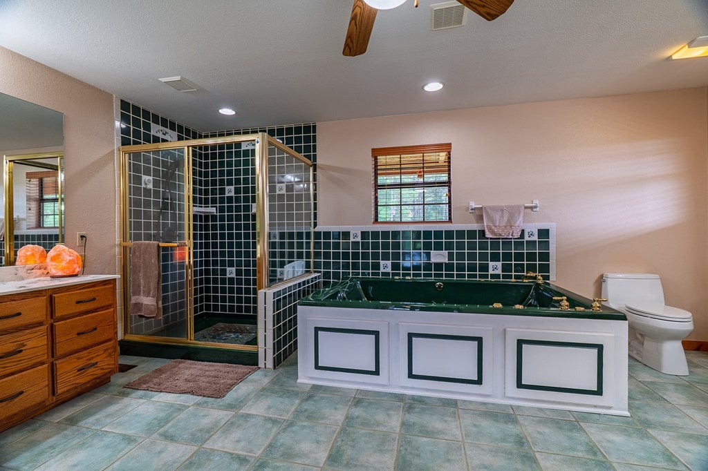 Copperhill, Tennessee, 37317, United States, 5 Bedrooms Bedrooms, ,6 BathroomsBathrooms,Residential,Active,1871227