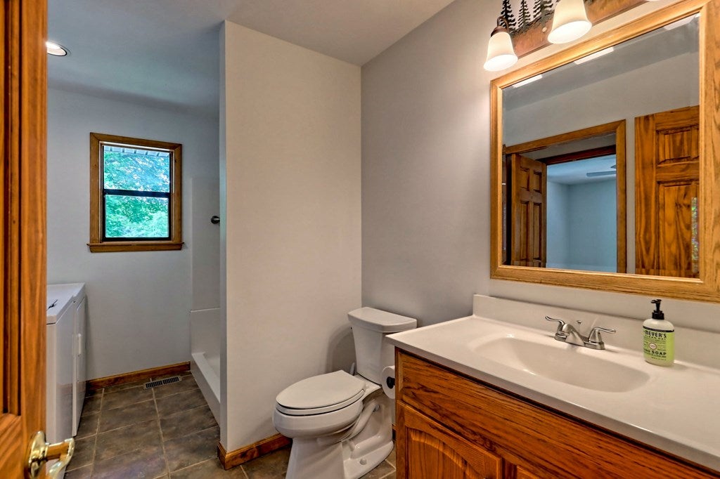 Hiawassee, Georgia, 30546, United States, 3 Bedrooms Bedrooms, ,3 BathroomsBathrooms,Residential,Active,1790158