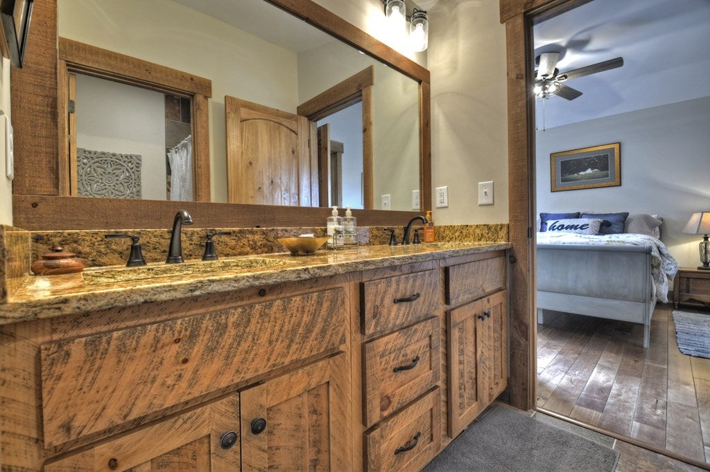 Ellijay, Georgia, 30540, United States, 5 Bedrooms Bedrooms, ,4 BathroomsBathrooms,Residential,Active,1745330