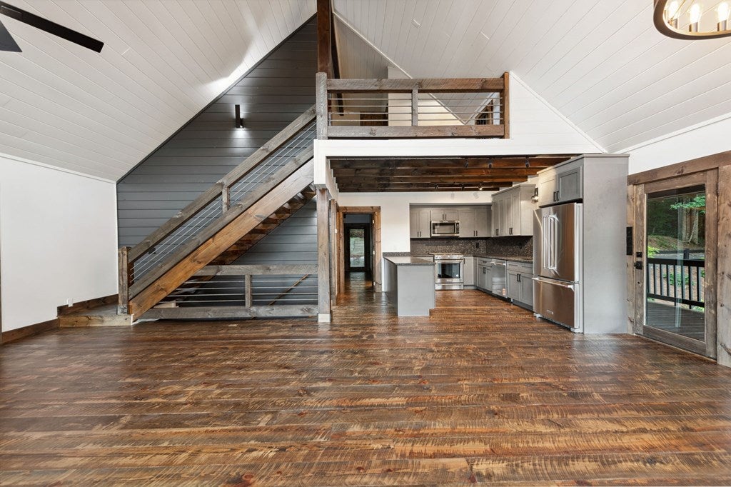 Blue Ridge, Georgia, 30513, United States, 3 Bedrooms Bedrooms, ,4 BathroomsBathrooms,Residential,Active,2008330