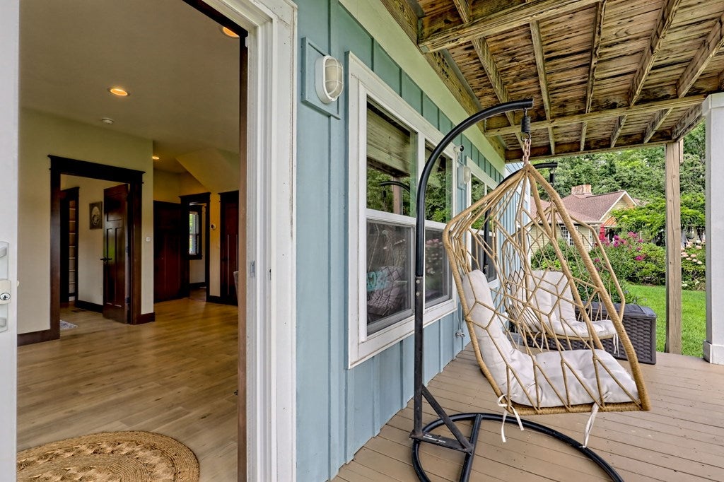 Hiawassee, Georgia, 30546, United States, 2 Bedrooms Bedrooms, ,3 BathroomsBathrooms,Residential,Active,1914805