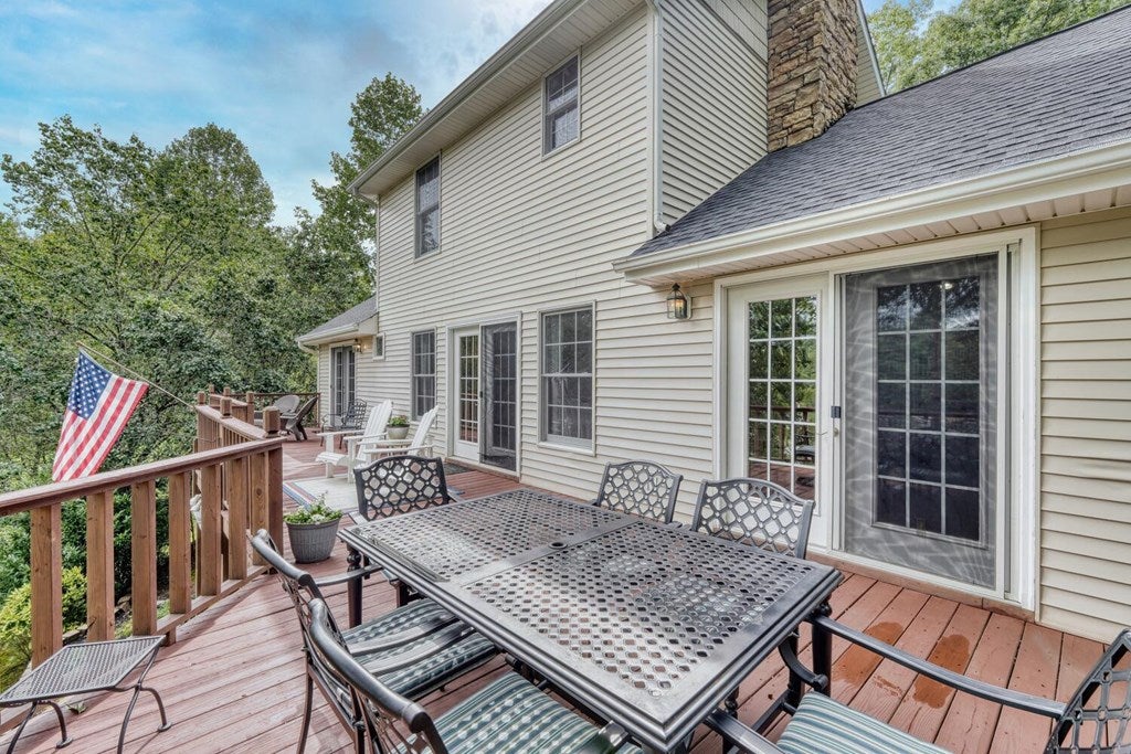 Blairsville, Georgia, 30512, United States, 4 Bedrooms Bedrooms, ,4 BathroomsBathrooms,Residential,Active,1920254