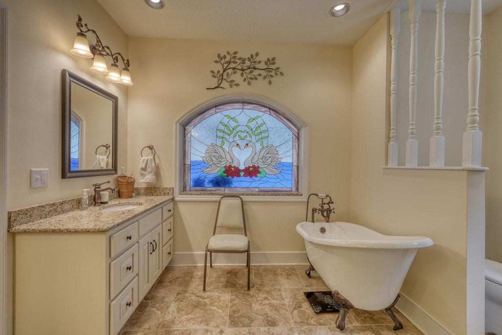 Blairsville, Georgia, 30512, United States, 4 Bedrooms Bedrooms, ,4 BathroomsBathrooms,Residential,Active,1892611