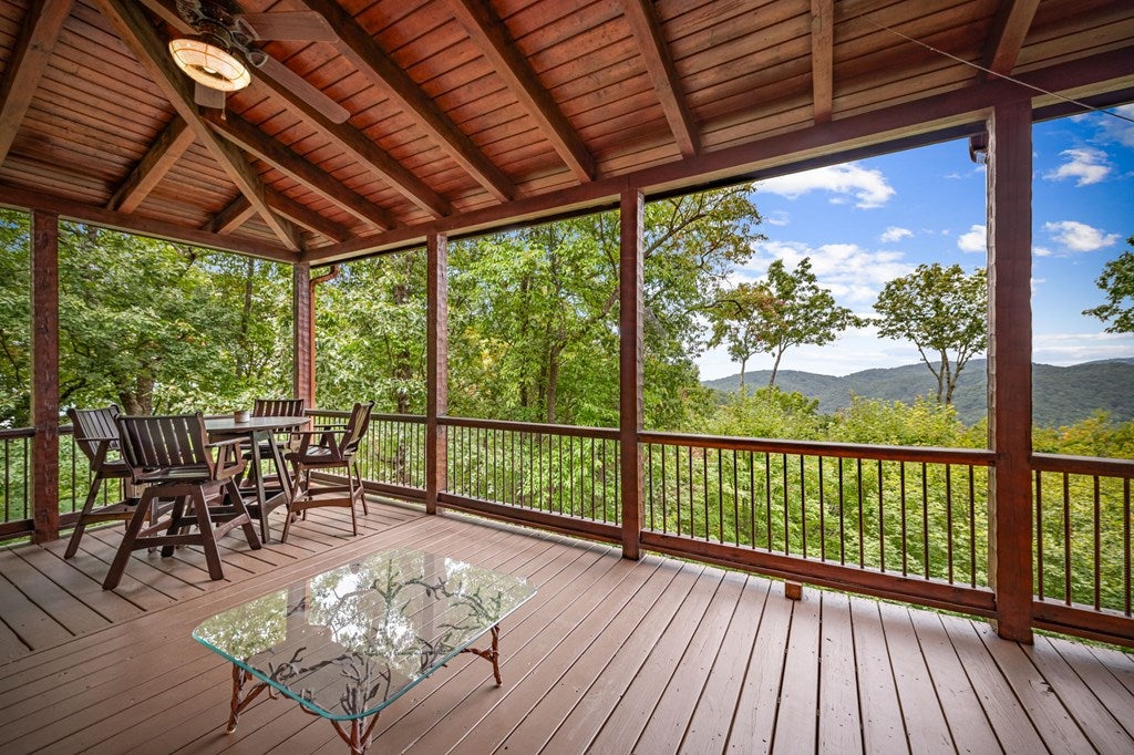 Morganton, Georgia, 30560, United States, 4 Bedrooms Bedrooms, ,5 BathroomsBathrooms,Residential,Active,1952626