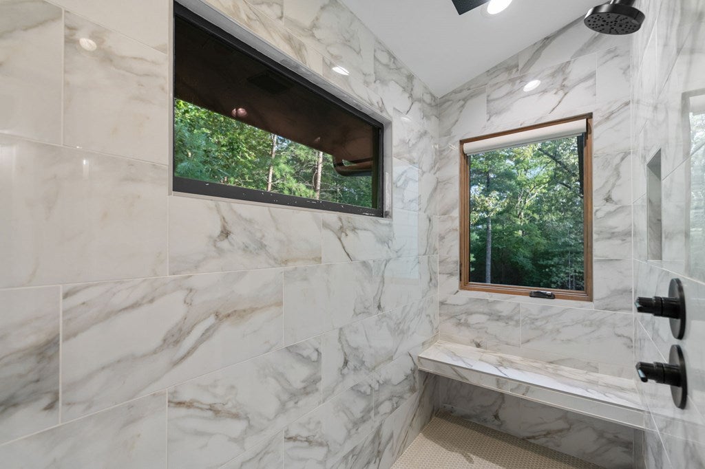 Ellijay, Georgia, 30540, United States, 5 Bedrooms Bedrooms, ,6 BathroomsBathrooms,Residential,Active,1914794