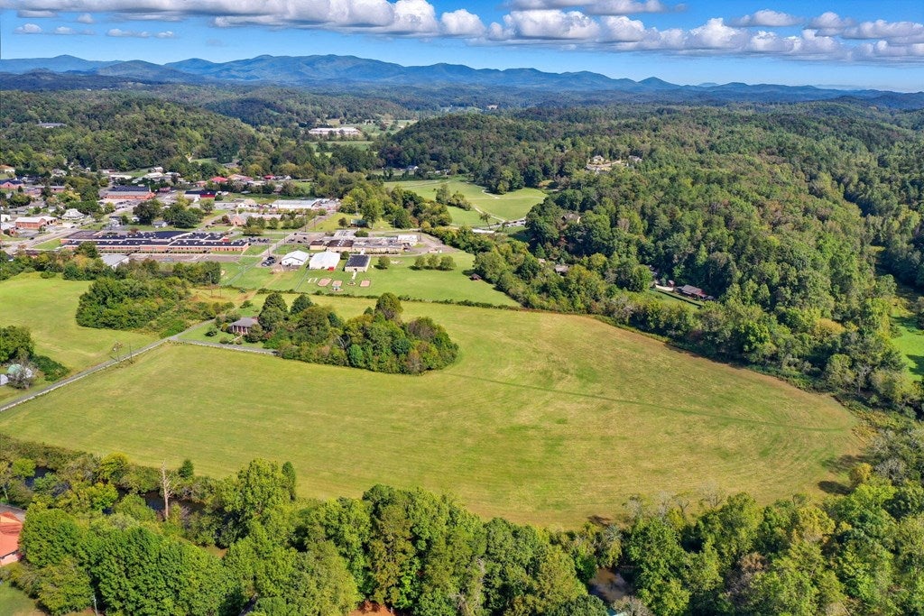Ellijay, Georgia, 30540, United States, 4 Bedrooms Bedrooms, ,4 BathroomsBathrooms,Residential,Active,1954327