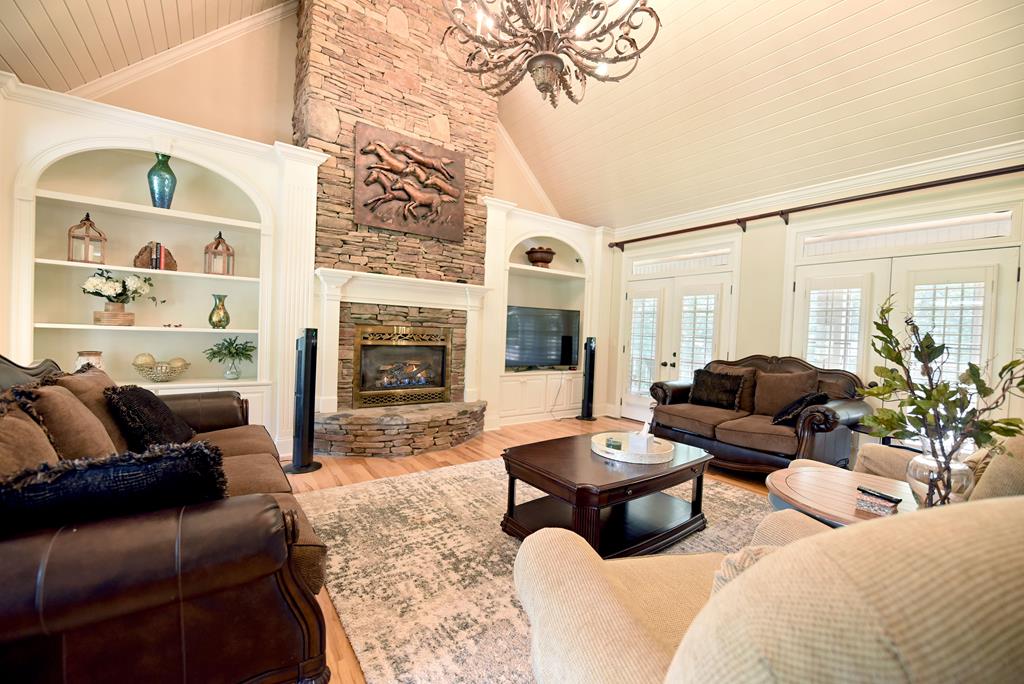 Blairsville, Georgia, 30512, United States, 5 Bedrooms Bedrooms, ,5 BathroomsBathrooms,Residential,Active,1888957