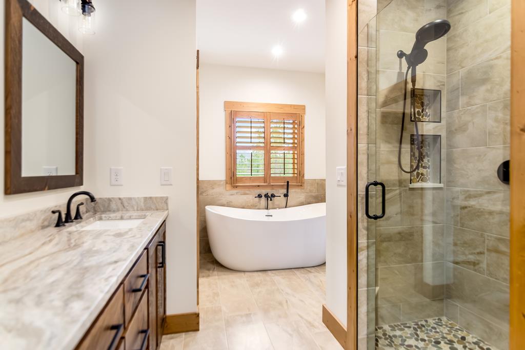 Talking Rock, Georgia, 30175, United States, 4 Bedrooms Bedrooms, ,3 BathroomsBathrooms,Residential,Active,2000224