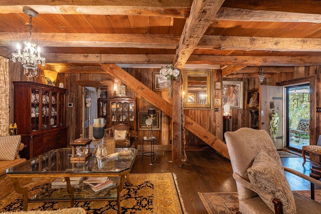Blairsville, Georgia, 30512, United States, 5 Bedrooms Bedrooms, ,6 BathroomsBathrooms,Residential,Active,1944103