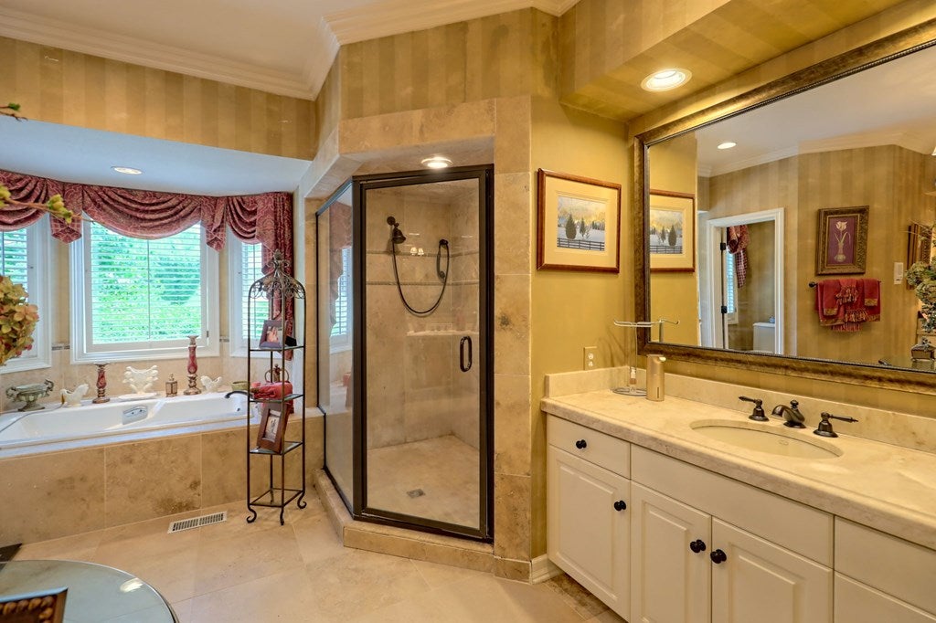 Hiawassee, Georgia, 30546, United States, 4 Bedrooms Bedrooms, ,5 BathroomsBathrooms,Residential,Active,1741595