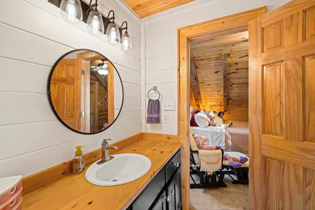 Blue Ridge, Georgia, 30513, United States, 4 Bedrooms Bedrooms, ,4 BathroomsBathrooms,Residential,Active,1990018