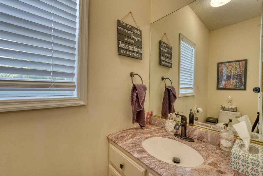 Blairsville, Georgia, 30512, United States, 4 Bedrooms Bedrooms, ,4 BathroomsBathrooms,Residential,Active,1892611