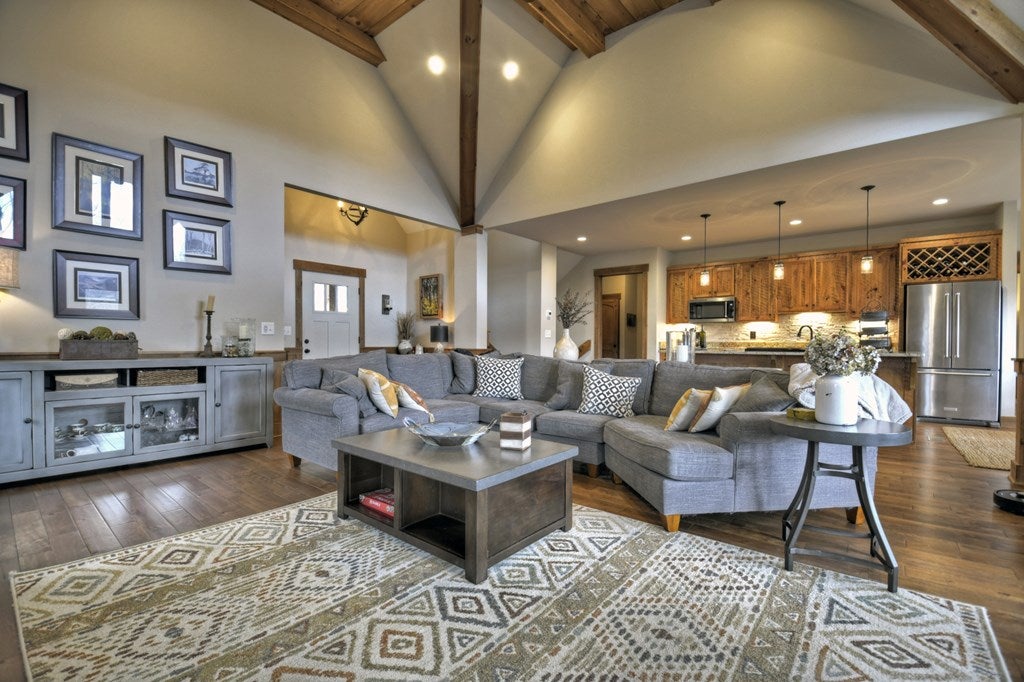 Ellijay, Georgia, 30540, United States, 5 Bedrooms Bedrooms, ,4 BathroomsBathrooms,Residential,Active,1745330