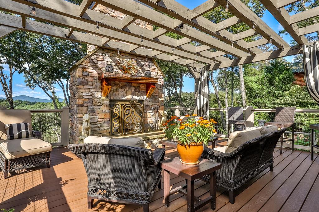 Ellijay, Georgia, 30536, United States, 4 Bedrooms Bedrooms, ,3 BathroomsBathrooms,Residential,Active,1863273