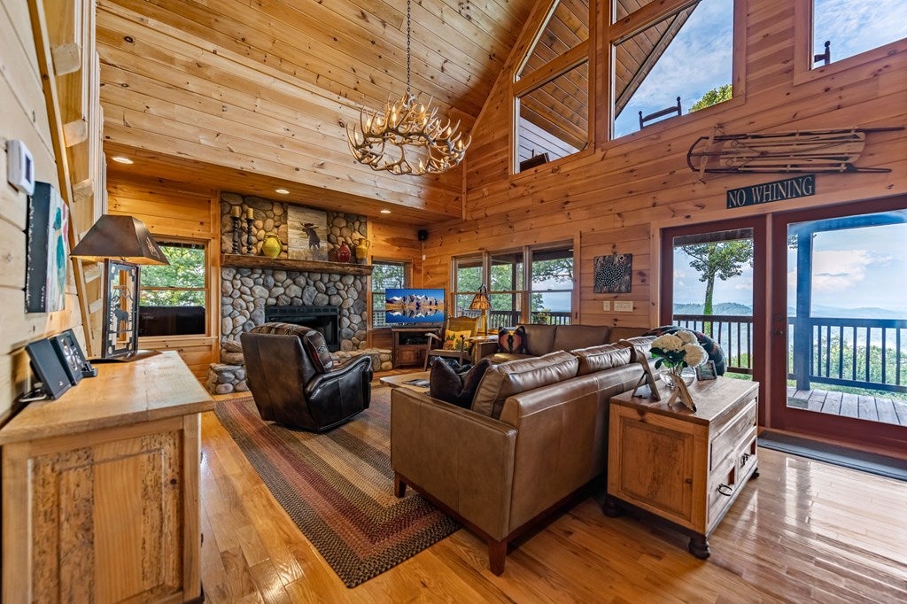 Mineral Bluff, Georgia, 30559, United States, 4 Bedrooms Bedrooms, ,4 BathroomsBathrooms,Residential,Active,1929467