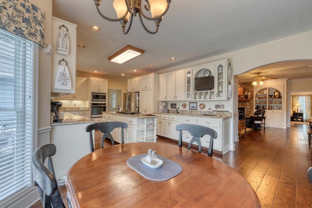 Blairsville, Georgia, 30512, United States, 4 Bedrooms Bedrooms, ,4 BathroomsBathrooms,Residential,Active,1892611