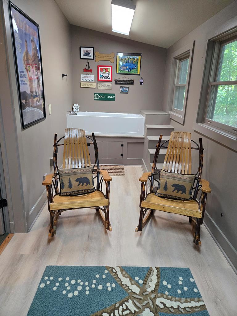 Ellijay, Georgia, 30536, United States, 6 Bedrooms Bedrooms, ,5 BathroomsBathrooms,Residential,Active,1929800