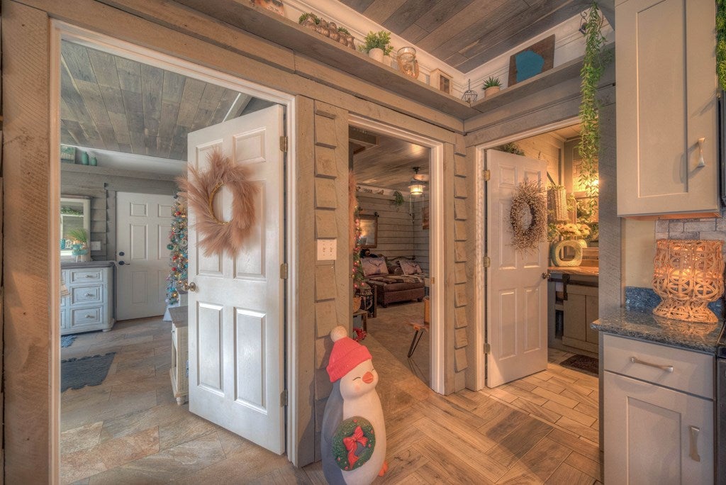 Hiawassee, Georgia, 30546, United States, 3 Bedrooms Bedrooms, ,2 BathroomsBathrooms,Residential,Active,2007353