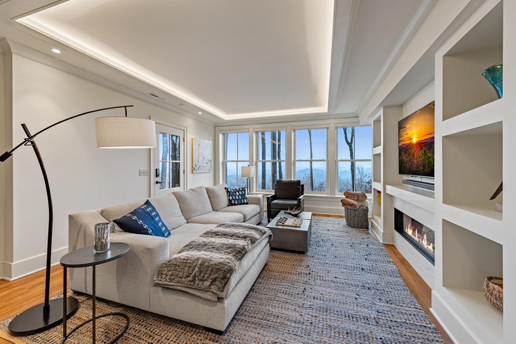 Murphy, North Carolina, 28906, United States, 5 Bedrooms Bedrooms, ,6 BathroomsBathrooms,Residential,Active,2000202