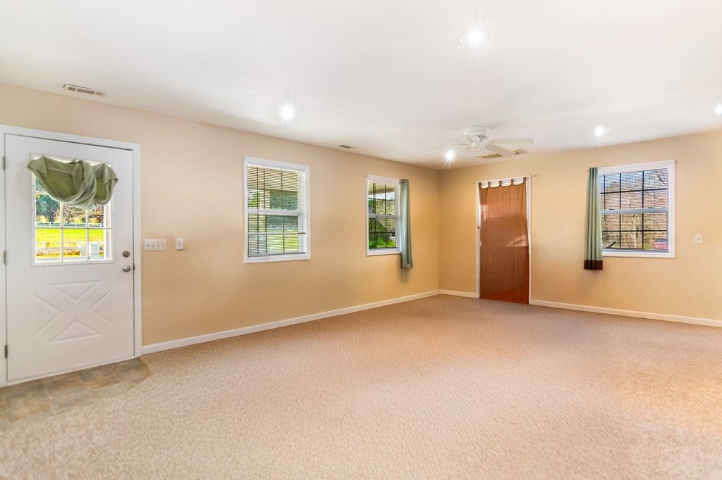Blairsville, Georgia, 30512, United States, 5 Bedrooms Bedrooms, ,4 BathroomsBathrooms,Residential,Active,1741628